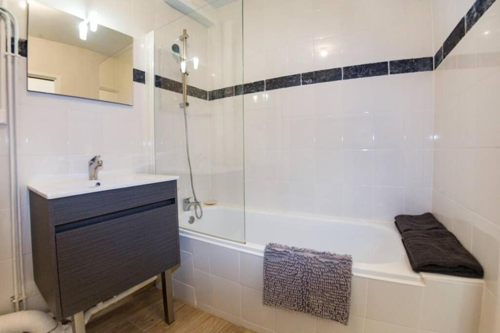 L'Escale - Topdestination-Bourg - Centre Ville - Classe 3 Etoiles 외부 사진